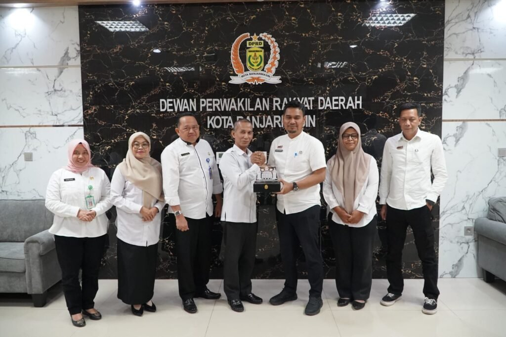 Sekretariat DPRD Balangan Pelajari Inovasi Kemitraan Media untuk Perkuat Keterbukaan Informasi Publik